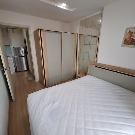 Condo In Bangkok With Swimming Pool Near Malls And Train Extérieur photo