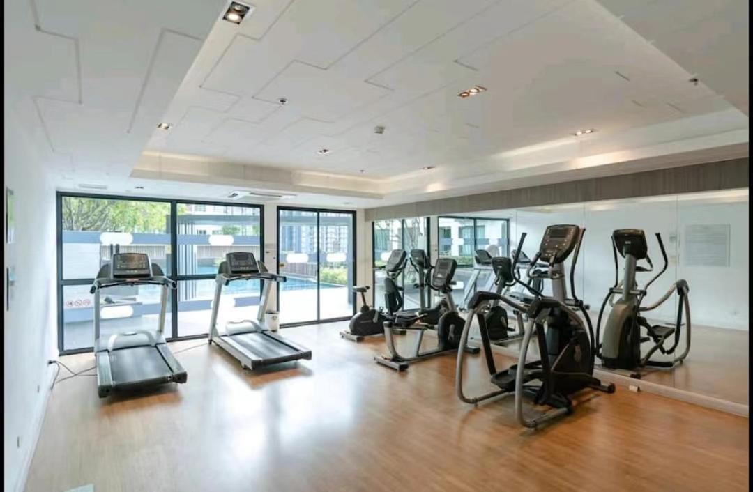 Condo In Bangkok With Swimming Pool Near Malls And Train Extérieur photo