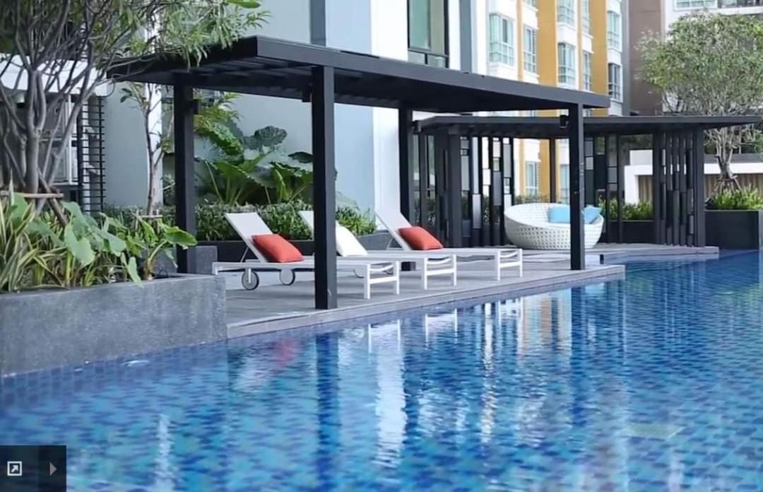 Condo In Bangkok With Swimming Pool Near Malls And Train Extérieur photo