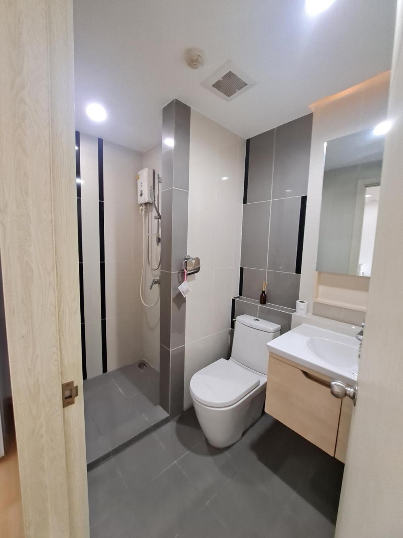 Condo In Bangkok With Swimming Pool Near Malls And Train Extérieur photo